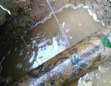 惠水楼顶渗水维修公司分享下地暖漏水的原因及检测方法。